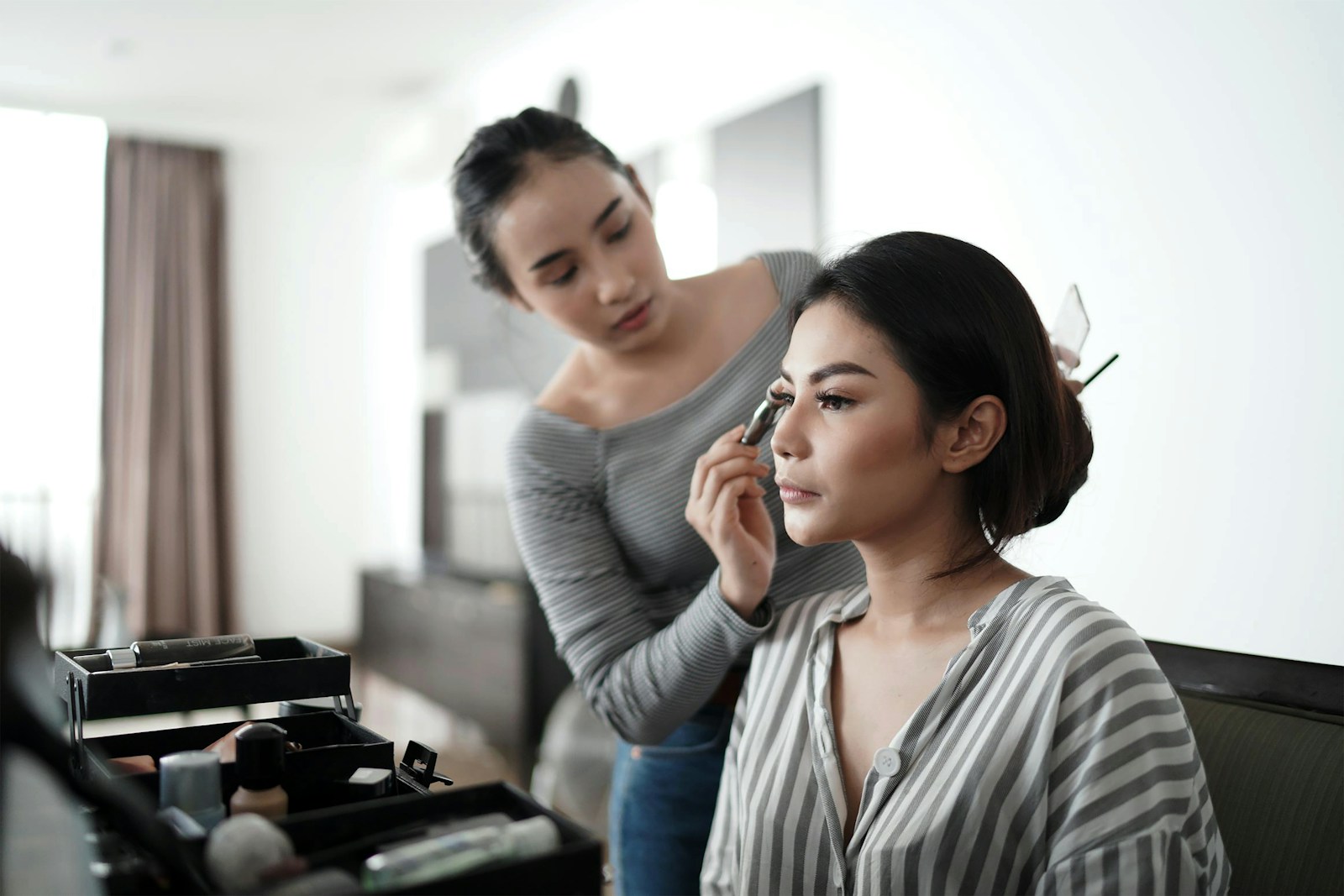 Tutoriel maquillage : adoptez les looks de saison