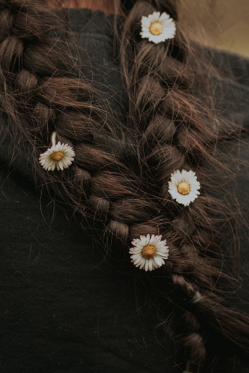 Accessoire fleur cheveux : la touche bohème chic